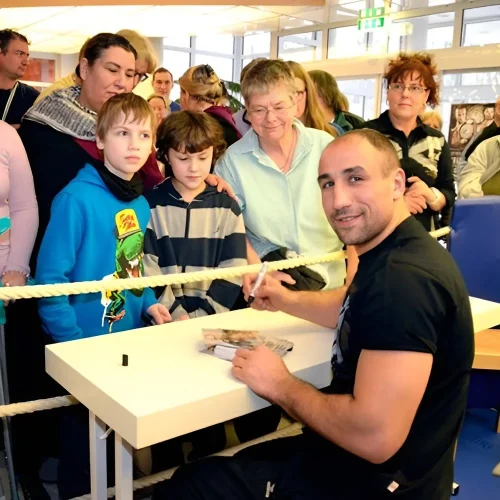 Autogrammstunde-und-Fitnesscheck-in-Klinik-Hoppegarten